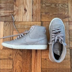 Grey snakeskin high top Nike’s